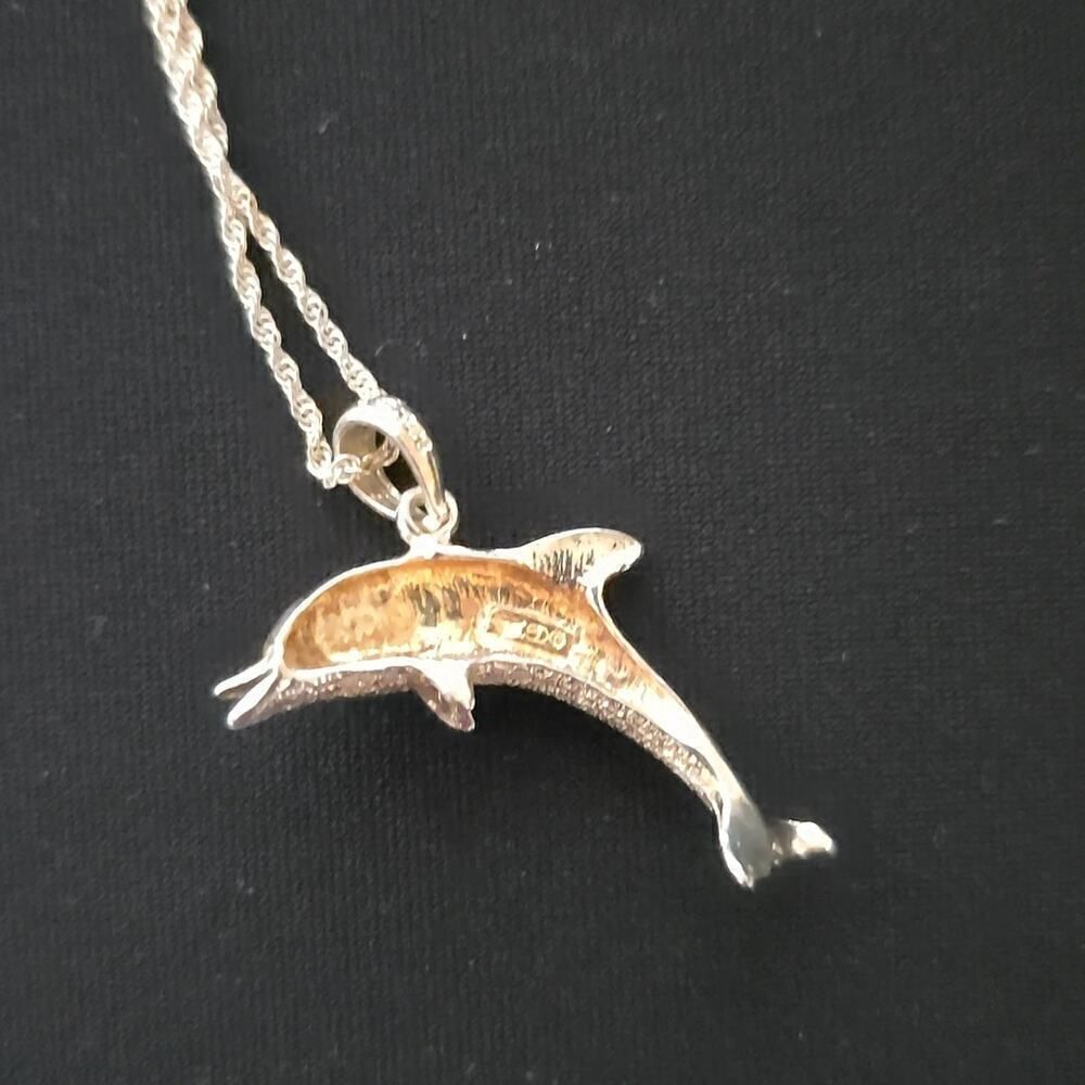Beautiful sterling silver Dolphin Pendant on 18" sterling silver chain. - Picture 3 of 5